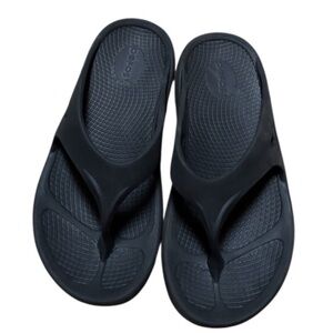 OOFOS Men's Dark Gray Flip-Flops